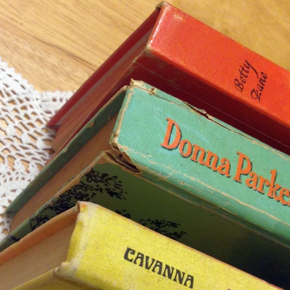 Vintage Romance and Mystery bundle, Donna Parker, Betty Zane, Love's Creek - Picture 8 of 8